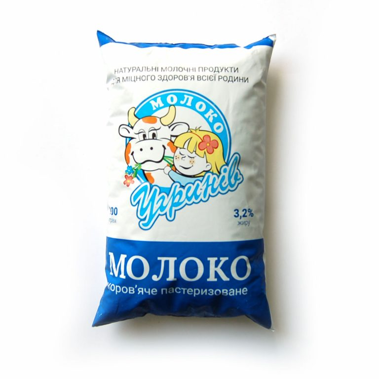 Молоко коров'яче пастеризоване УГРИНІВМОЛОКО 3,2% жиру, 900г, плівка поліетиленова